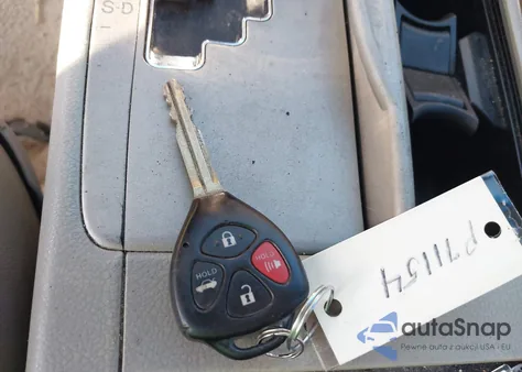 2010 Toyota Camry Le z USA, uszkodzony, nr VIN 4T1BF3EK4AU030501